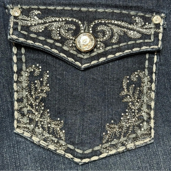 One-5-One Dark Washed Stud Embellished Jean. Sz: 14 - Picture 9 of 13